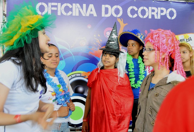 Estudantes se expressaram por meio de linguagem corporal para repercutir direitos políticos