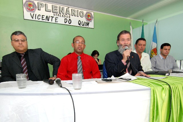 A audiência pública foi realizada na Câmara Municipal de Carbonita