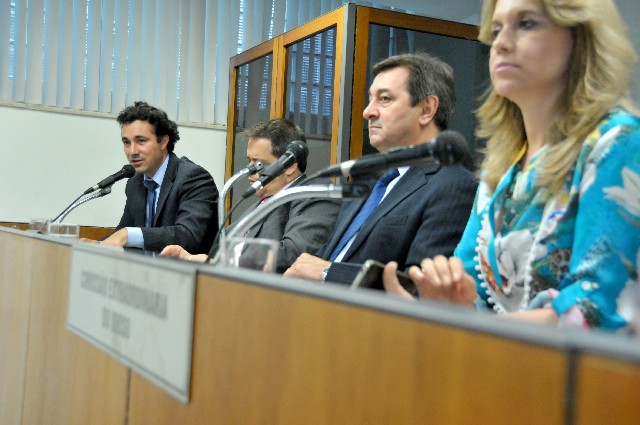 Comissão Extraordinária do Idoso - debate sobre a implementação de Conselhos do Idoso