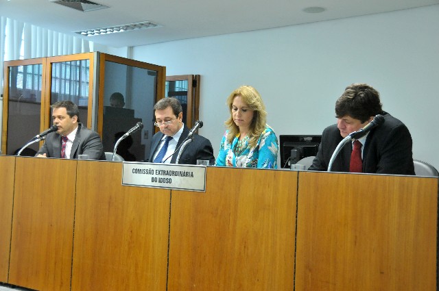 Comissão Extraordinária do Idoso - debate sobre a implementação de Conselhos do Idoso