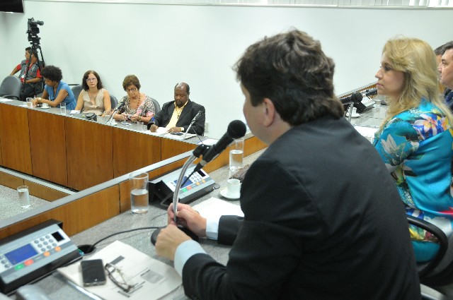 Comissão Extraordinária do Idoso - debate sobre a implementação de Conselhos do Idoso