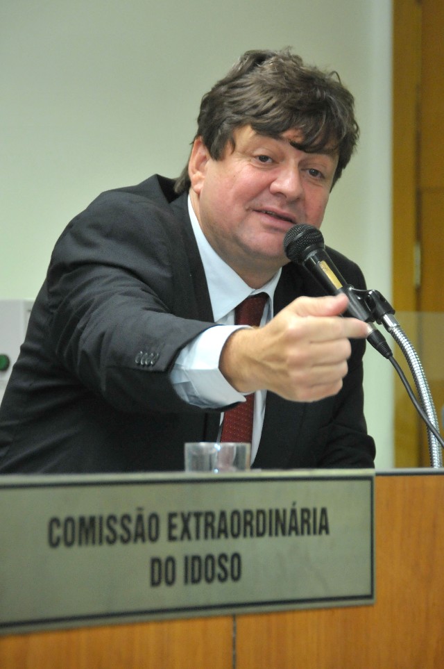 Comissão Extraordinária do Idoso - debate sobre a implementação de Conselhos do Idoso