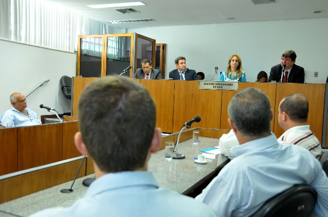 Comissão Extraordinária do Idoso - debate sobre a implementação de Conselhos do Idoso