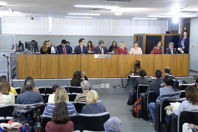 Reunião, realizada pela Comissão de Saúde, teve o objetivo de debater o tratamento ofertado a esses pacientes