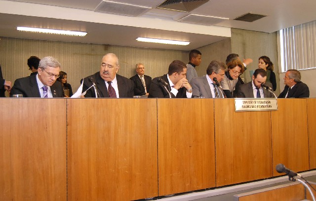 A Comissão de Fiscalização Financeira analisou projetos que tratam de fundos do Estado