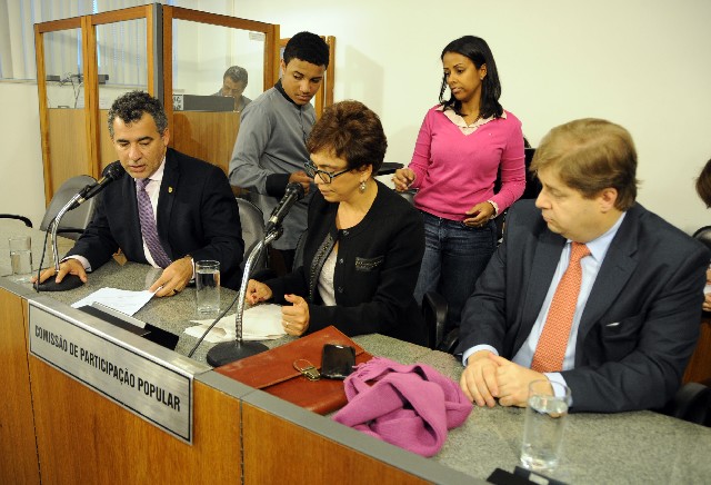 Também foi aprovado requerimento para discutir o projeto Movimento Mamamiga pela Vida