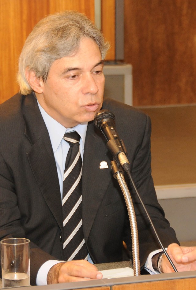 Lincoln Ferreira criticou o programa federal Mais Médicos