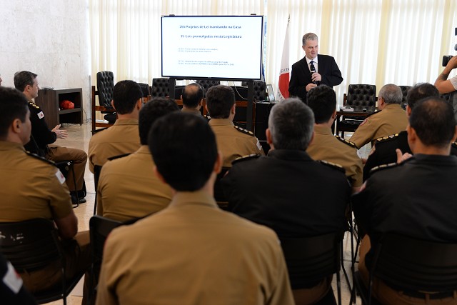 Presidente Adalclever Lopes destaca que a ALMG está de portas abertas aos militares
