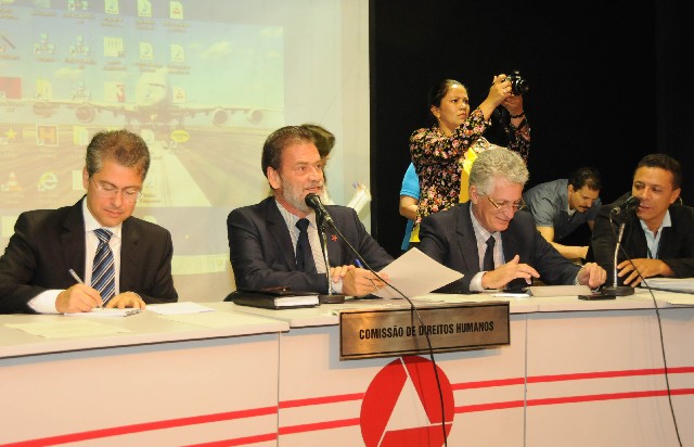 Helder Amorim (à esquerda) fez um histórico da decisão