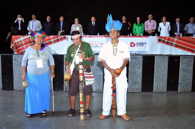Integrantes da comunidade indígena Katú-Awá cantaram uma versão do hino nacional em língua tupi