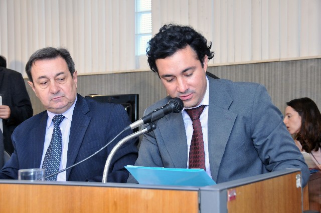 Deputado Cristiano Silveira faz pedido de vista ao projeto