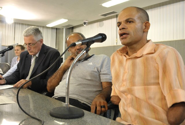 Lúcio Nery de Souza (à direita), que prestava serviços para a Cemig, sofreu uma forte descarga elétrica durante a manutenção da rede elétrica