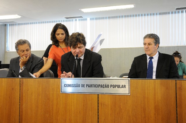 Deputados aprovam requerimentos na Comissão de Participação Popular.