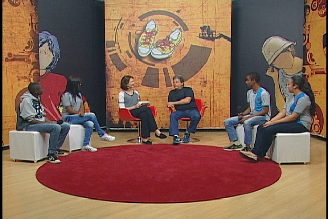 Jovens e Sylvio Coutinho compartilham experiências sobre a fotografia de antes e agora