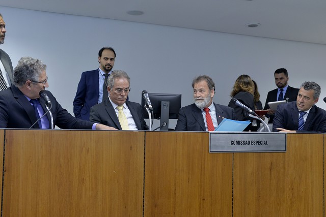 O relator explicou que o governador Fernando Pimentel alegou vício de iniciativa da proposição