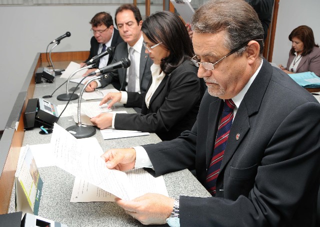 Pompílio Canavez opinou pela aprovação do projeto na forma original