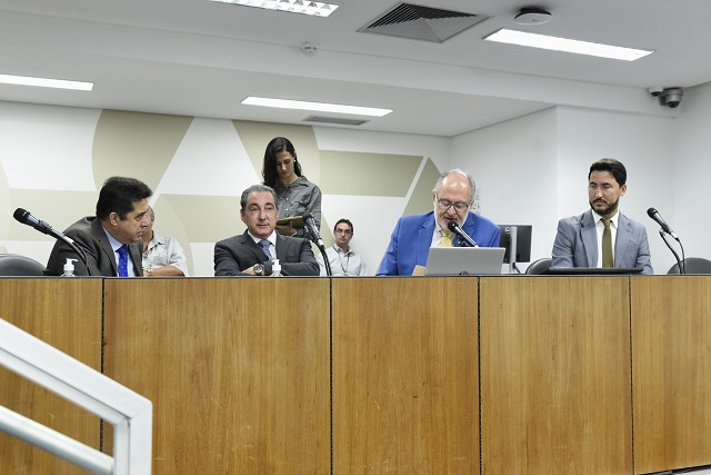 Comissão de Administração Pública - análise de proposições