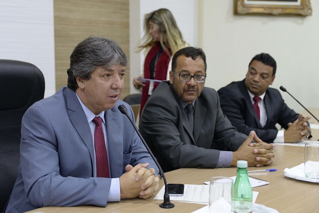 Antônio Jorge (à esquerda) apresentou dados de pesquisas