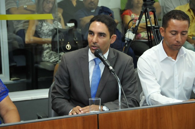 O prefeito de Esmeraldas cobrou melhorias no atendimento de servidores da Copasa à população local