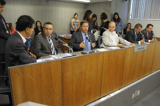 Deputados falaram sobre as medidas que devem ser tomadas para combater essas doenças