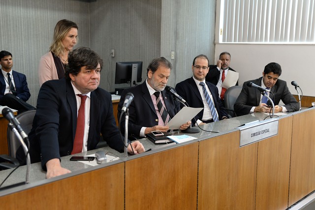 O parecer lido é do deputado Durval Ângelo, que assumiu a relatoria da proposição