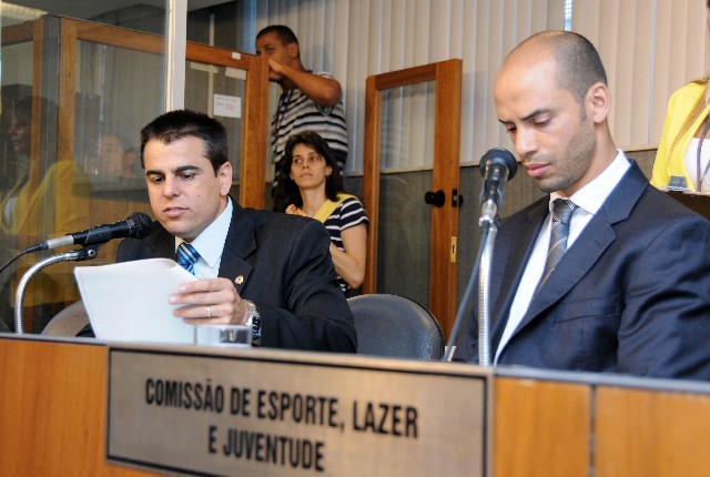 O deputado Fabiano Tolentino (à esquerda) foi o relator do projeto que trata do Conselho Estadual da Juventude
