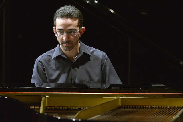 O pianista Hélcio Vaz é mestre em Performance Musical