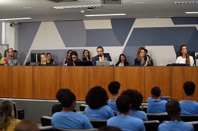 Comissão de Saúde - debate o impacto das redes sociais na saúde mental dos cidadãos mineiros, principalmente de crianças e jovens.