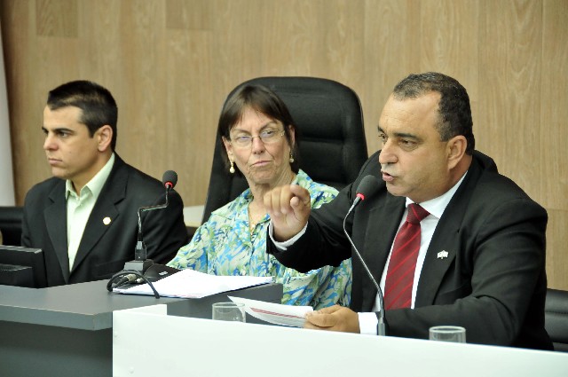 O deputado Fabiano Tolentino, a deputada Maria Tereza Lara e o vereador Edmilson Andrade