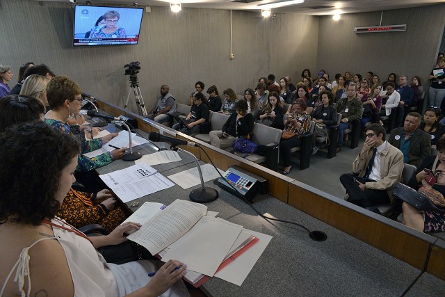 Assunto foi debatido, nesta terça-feira (5), em audiência da Comissão Extraordinária das Mulheres