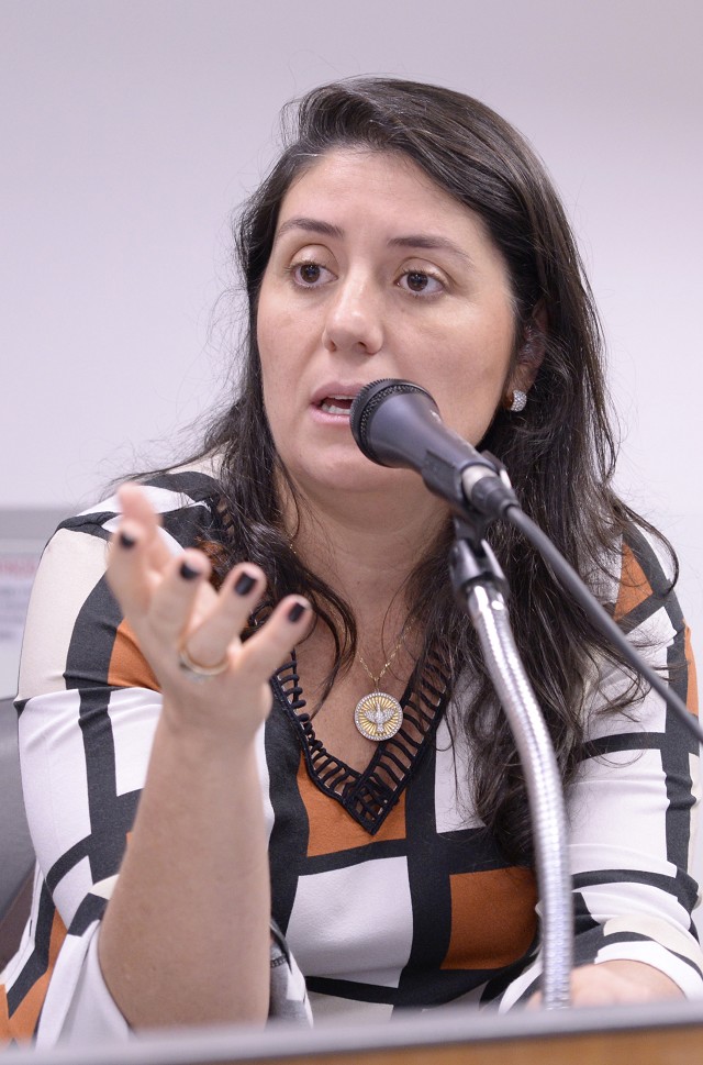Adriana Ramos defendeu que o secretário de Saúde seja o gestor financeiro dos recursos orçamentários para a pasta