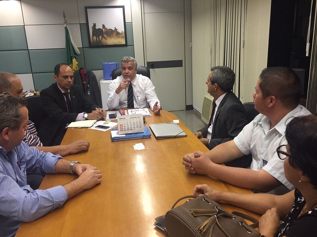 Antonio Carlos Arantes e representantes de produtores e de empregados da CeasaMinas participaram da visita feita em Brasília