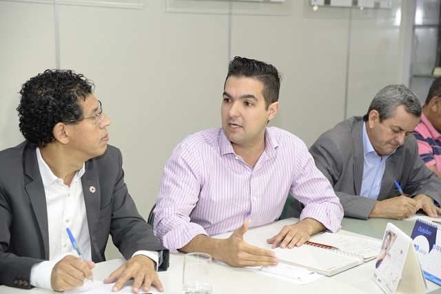 Gustavo Fonseca (centro) disse que a administração está se esforçando para melhorar os resultados