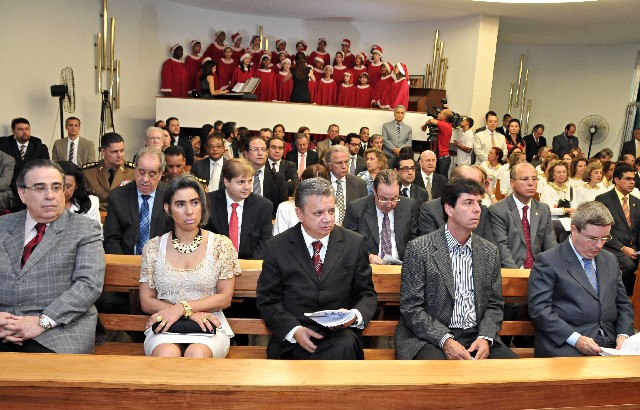Dinis Pinheiro acompanha missa de Natal ao lado de outras autoridades