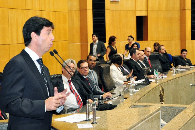 Para Dinis Pinheiro, presidente da ALMG, dívida impede investimentos nos Estados