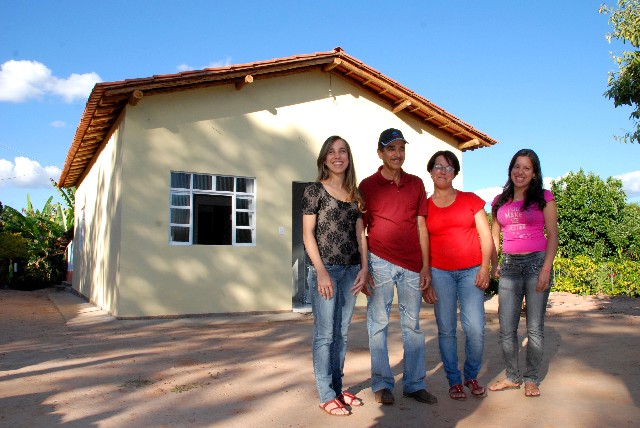 Família amparada com os recursos do Programa Nacional de Habitação Rural (PNHR), no sítio Boa Vista, zona rural de Carbonita