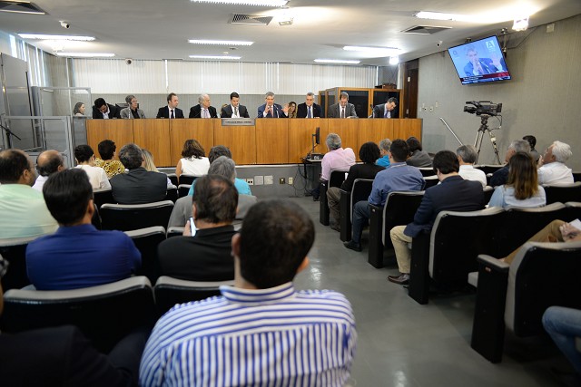 Reunião foi realizada pela Comissão de Minas e Energia nesta segunda-feira (2)