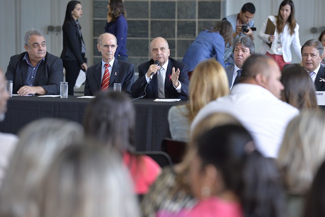 Parlamentares criticaram a extinção de ações para diagnóstico precoce do câncer