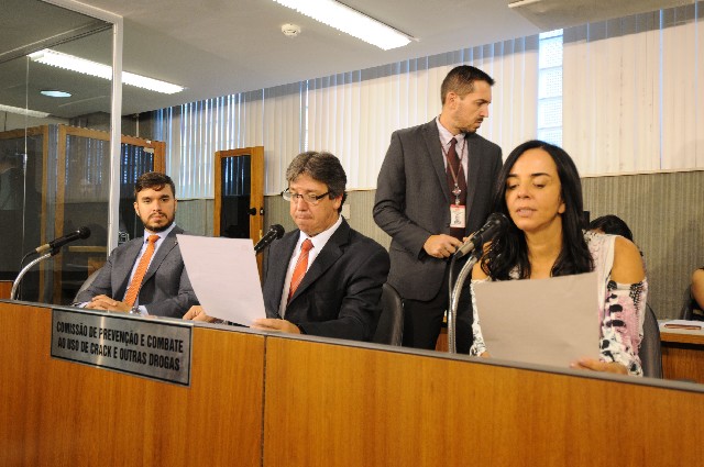 O deputado Léo Portela (à esquerda) anunciou que vai deixar o cargo de Vice-líder do Governo