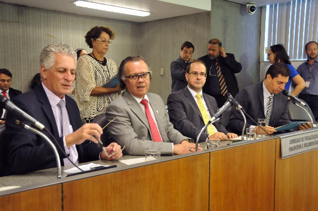 Na mesma reunião, a comissão aprovou parecer favorável a projeto que cria o Programa Boa Visão na Terceira Idade