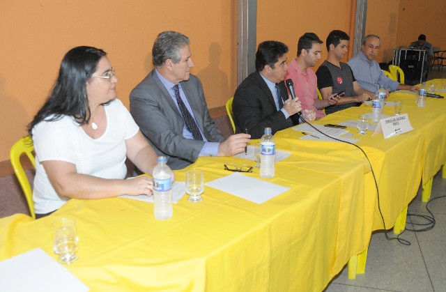 Os deputados presentes ouviram diversos relatos de assaltos e roubos quase diários, que mostram como a população do bairro está preocupada com o aumento da insegurança