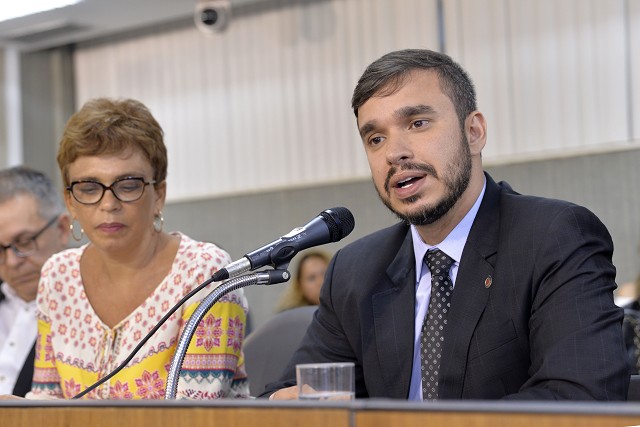 A deputada Marília Campos avaliou que o objetivo da reunião não foi cumprido; para o deputado Léo Portela, falta compreensão aos dois lados