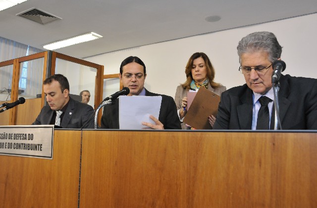 Comissão também aprovou pedido de reunião sobre os preços de bebidas, comida e estacionamento praticados no Aeroporto de Confins