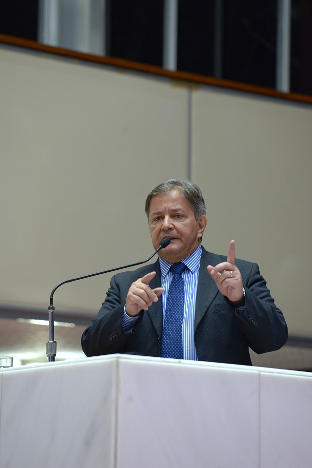 Carlos Pimenta criticou o governo estadual pela atuação na segurança e saúde