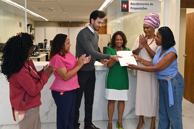 Cerimônia para protocolo do Relatório de Evento Institucional do Seminário Legislativo Estatuto da Igualdade Racial