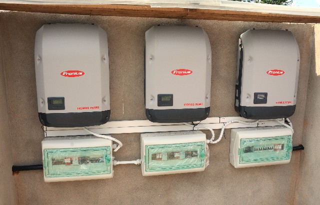 Controladores de carga solar da Unimontes