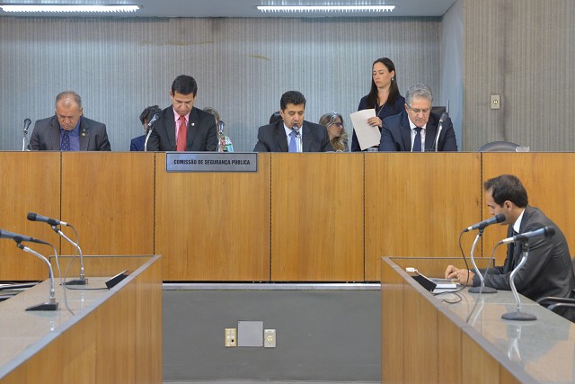 A reunião não contou com a presença de representantes da Secretaria de Estado da Educação, da Polícia Militar e do Ministério Público