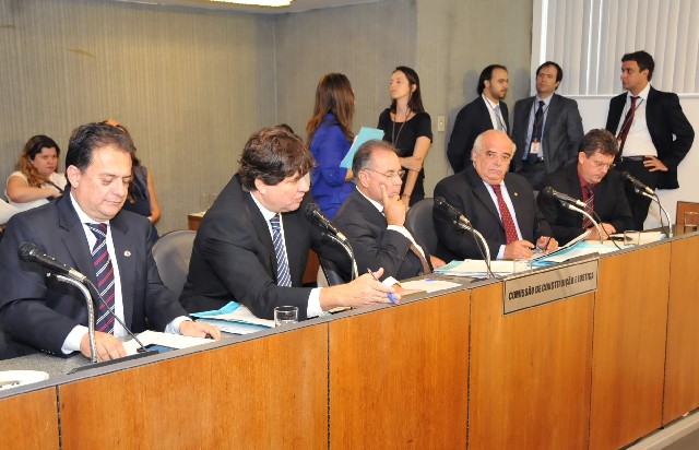 Parlamentares apreciam projetos relativos à Administração Pública estadual