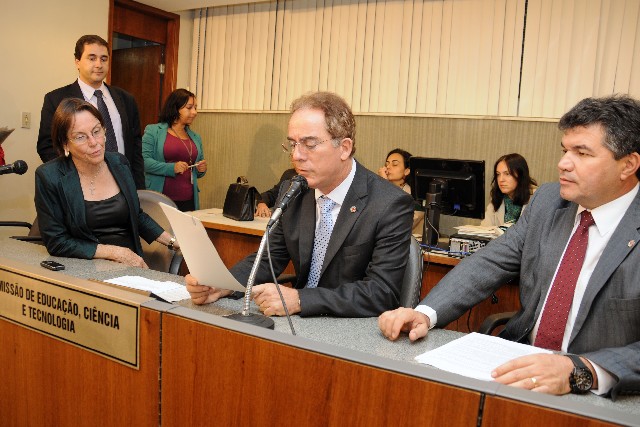 Deputados apreciam projeto que trata da absorção das fundações educacionais de ensino superior associadas à Uemg