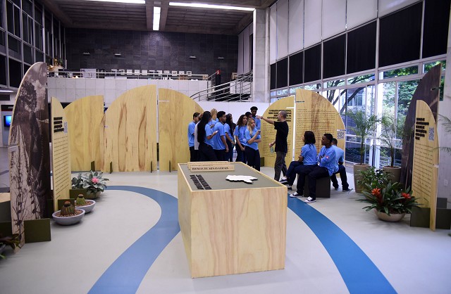 Exposição Convivência com a crise climática em Minas Gerais - Visita de adolescentes trabalhadores